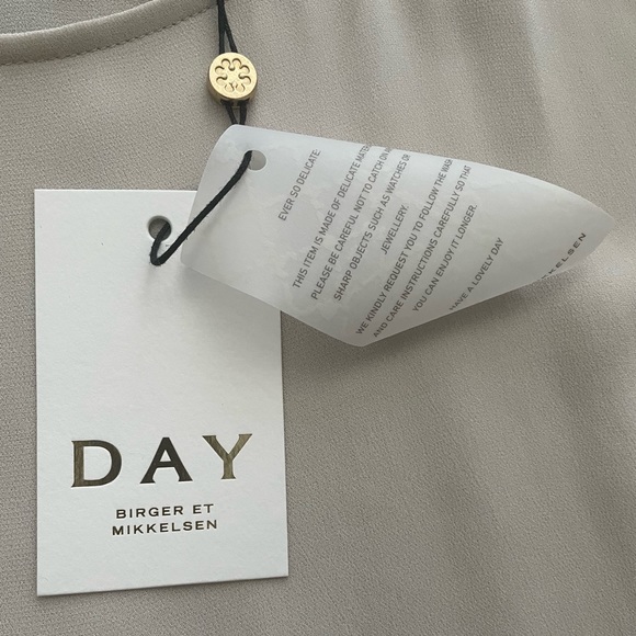 DAY by Birger Et Mikkelsen Classy Gauzy Sheer Taupe /Tan / Nude Blouse w Ruffles - Picture 4 of 7